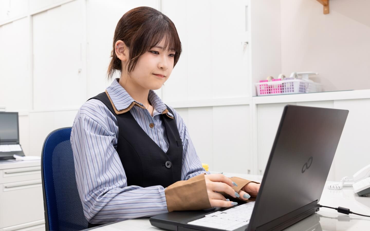 にぎやかで前向きな毎日！経理から挑む“脱・紙”改革
