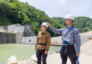 次の100年を見据えて、新しい力を待っています。