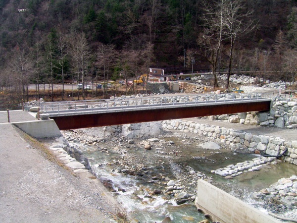 右俣谷第２号床固工及び歩道橋上部補償工事