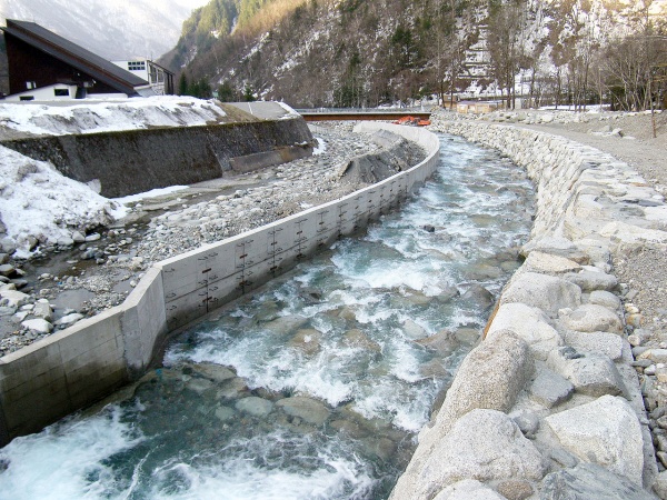 右俣谷右岸底張工工事