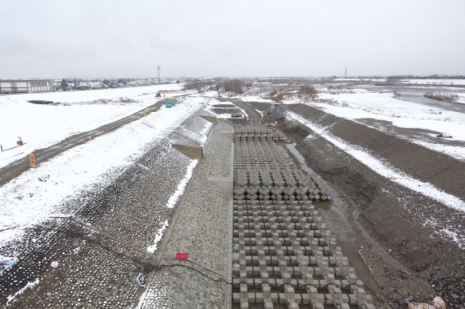 常願寺川・朝日護岸その２工事