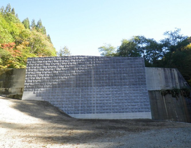 中尾第４号砂防堰堤改築工事