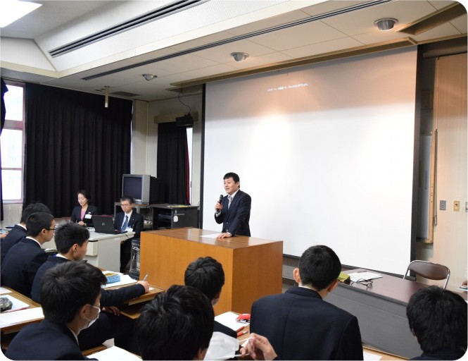 富山工業高等学校へ出前講座に行ってきました。