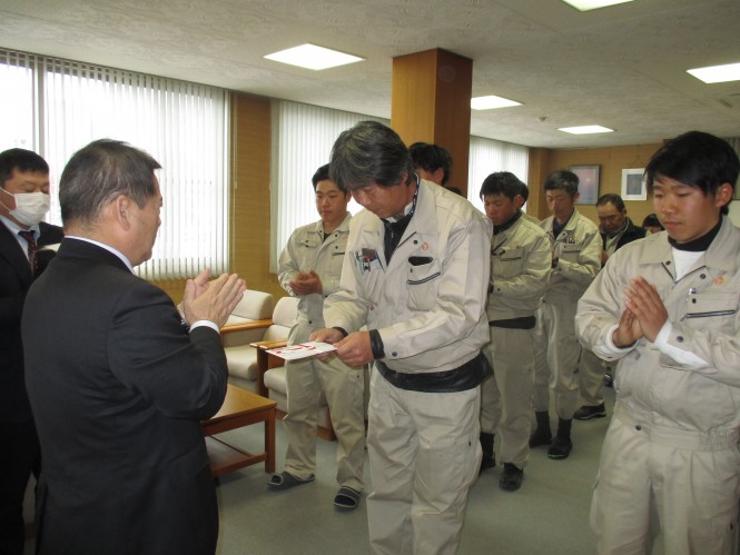 社内表彰（工事成績評定点優秀工事）を執り行いました。