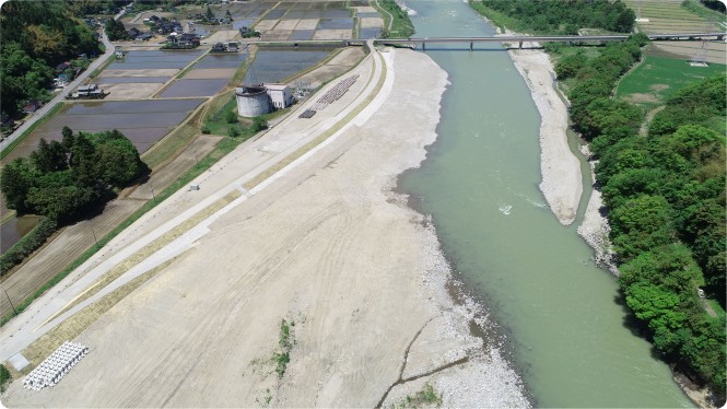 神通川・葛原地区堤防強化工事