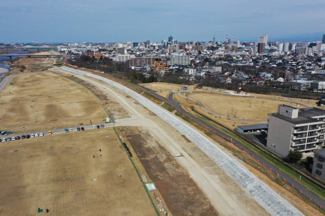 神通川・堤防強化その４工事