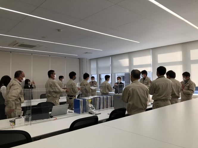 社内表彰を執り行いました。