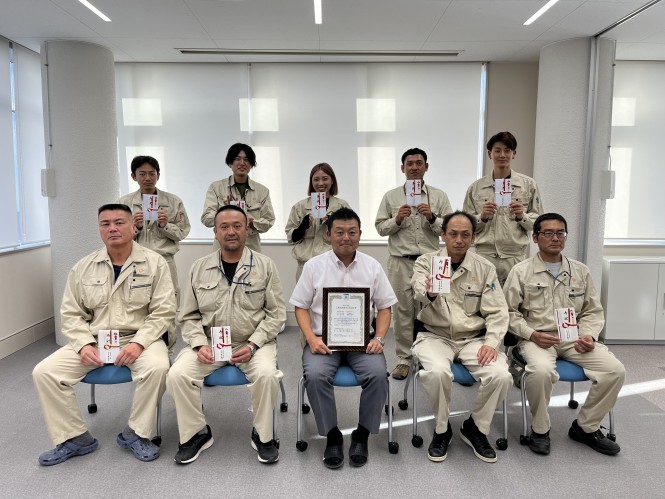 社内表彰を執り行いました。