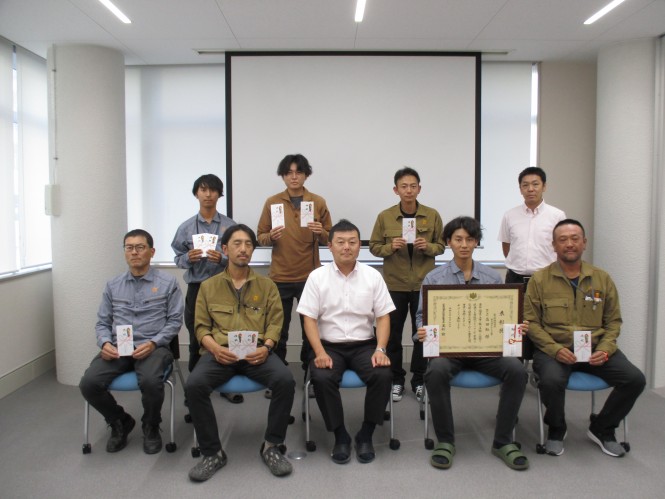 社内表彰を執り行いました。
